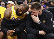 乐动体育-包含伯德与魔术师一起拯救了NBA，将联盟推向全球舞台的词条