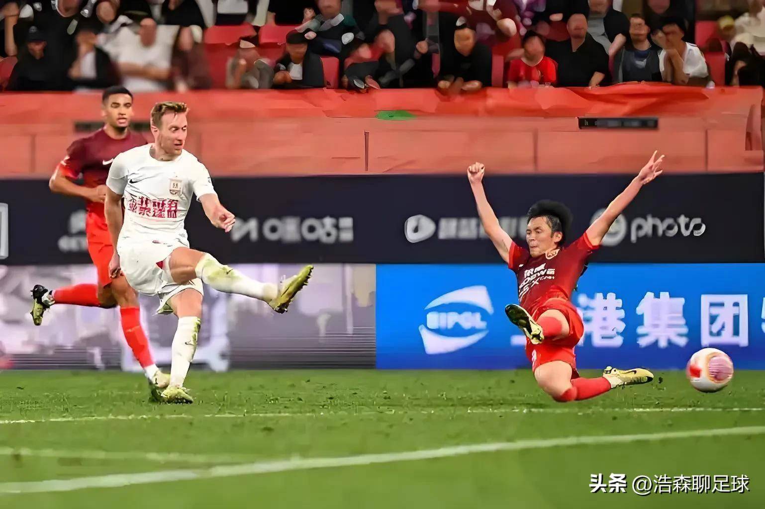 浙江vs上海海港现场观众人数33995人，为队史最高的简单介绍