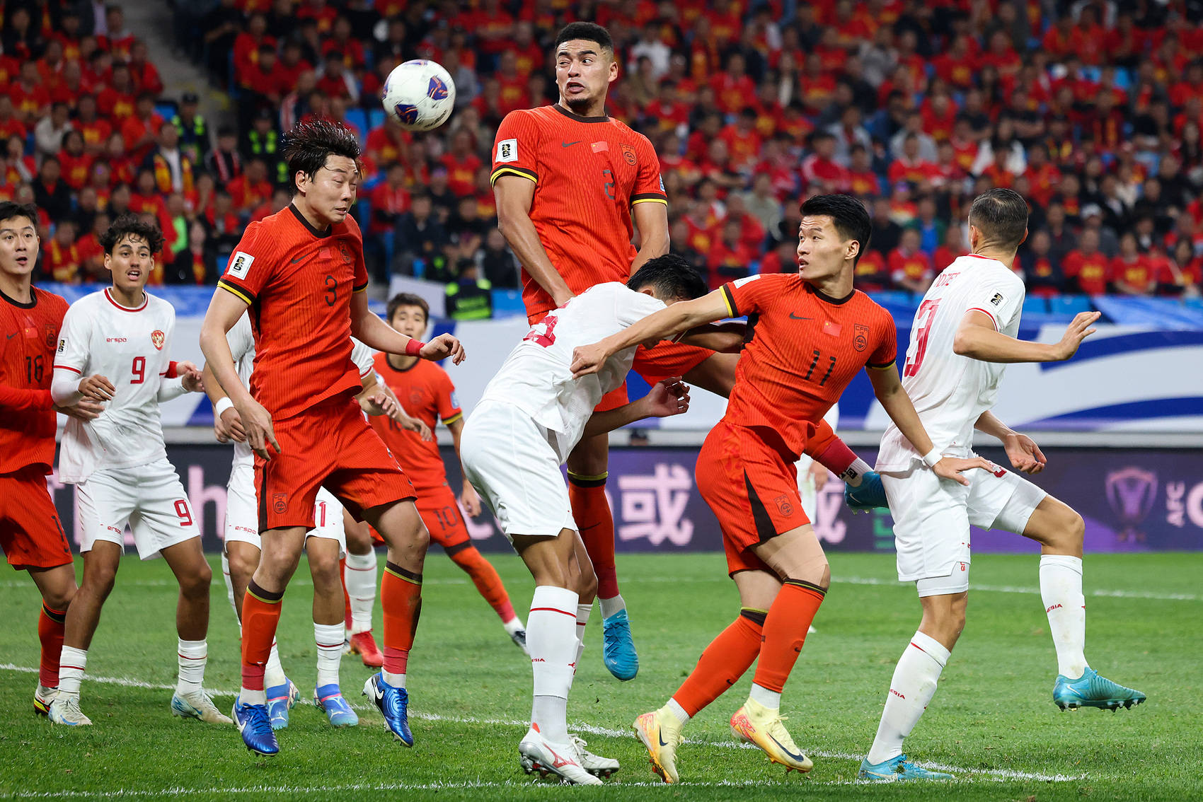 俱乐部命令国脚不敢踢，场上表现受限，三大原因致国足失败
