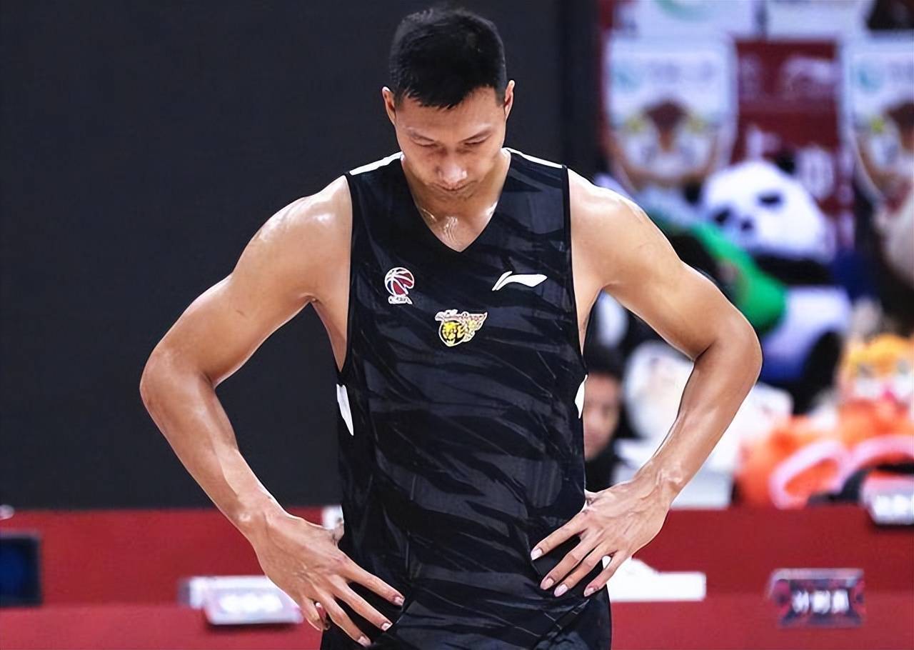 杨毅谈易建联专访节目:不要赋予太深意义网友审判什么？
