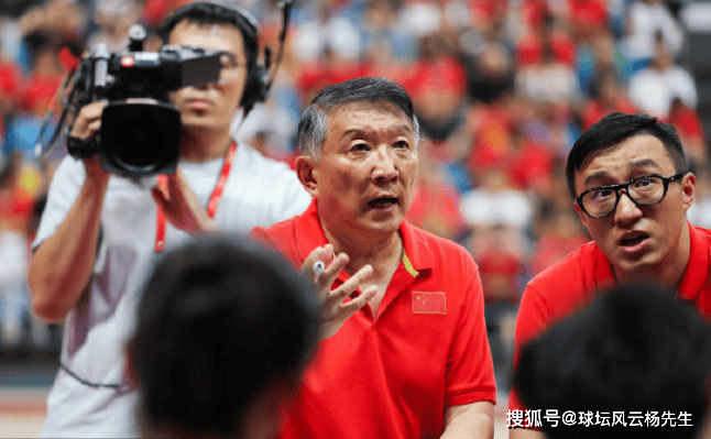 紧张比拼中战胜强敌，球队士气高昂